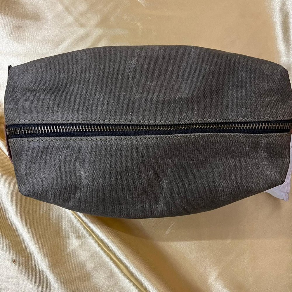 NWT Aaron Leather Goods 1pc bag